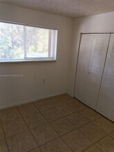 947 Lake Terry Dr in West Palm Beach, FL - Building Photo - Building Photo