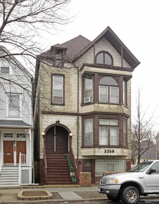 3358 N Kenmore Ave in Chicago, IL - Foto de edificio - Building Photo