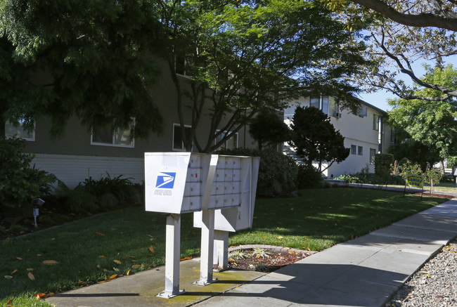 Woodland apartments in San Jose, CA - Foto de edificio - Building Photo