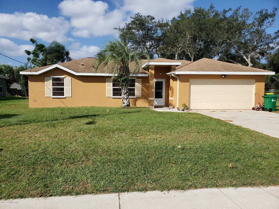 6470 Stillwater Ave in Cocoa, FL - Building Photo
