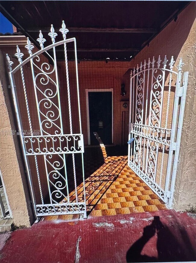 4372 W 11th Ln in Hialeah, FL - Building Photo - Building Photo