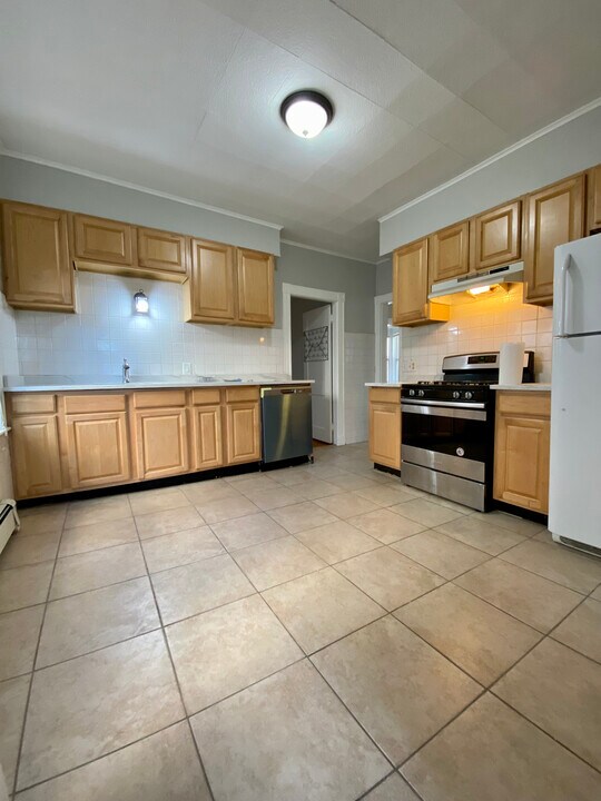14 Belknap St, Unit 1 in Somerville, MA - Building Photo
