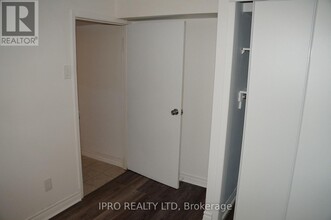 7 Mallard Crescent in Brampton, ON - Building Photo - Building Photo