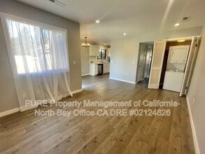 210 Park Pl Dr in Petaluma, CA - Building Photo - Building Photo