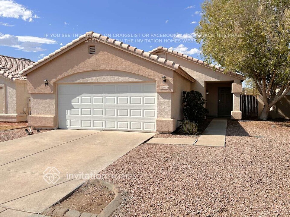10460 W Reade Ave in Glendale, AZ - Foto de edificio