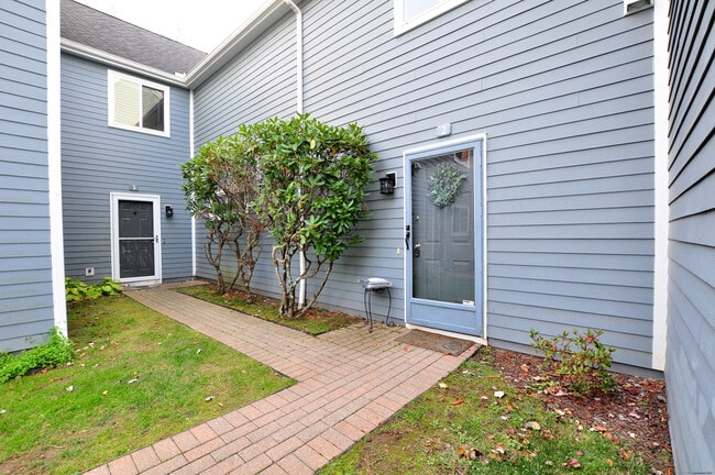 3 Farmington Meadow Dr in Farmington, CT - Building Photo - Building Photo