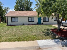 709 Ursula St in Aurora, CO - Building Photo