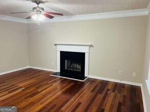 690 Escalade Dr in Atlanta, GA - Building Photo - Building Photo