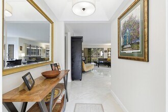 137 Brackenwood Rd in Palm Beach Gardens, FL - Foto de edificio - Building Photo