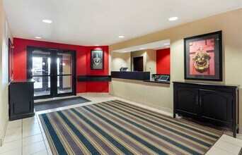 Furnished Studio-Chicago - Vernon Hills - in Vernon Hills, IL - Foto de edificio - Building Photo