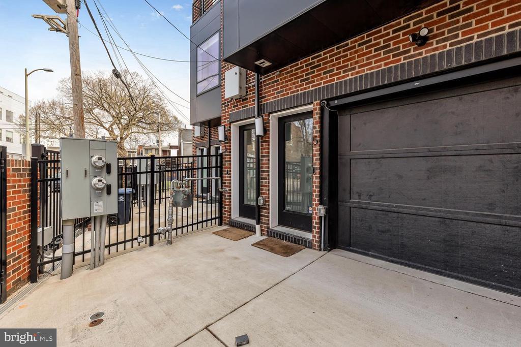 664 Glick Ct NW in Washington, DC - Building Photo