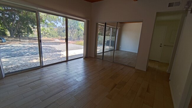 property at 5237 Hewlett Dr