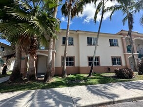 1261 SE 31st Ct, Unit 201 in Homestead, FL - Building Photo - Building Photo