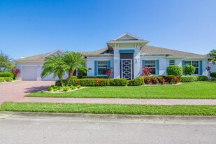 1626 Segovia Cir in Vero Beach, FL - Foto de edificio - Building Photo