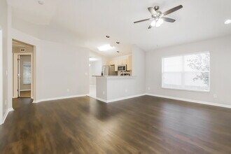 7448 Oxford Garden Cir in Apollo Beach, FL - Building Photo - Building Photo