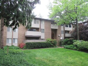 19317 Club House Rd in Montgomery Village, MD - Foto de edificio - Building Photo