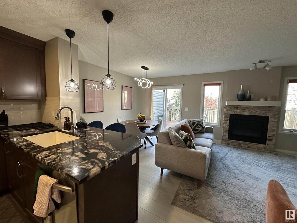 903 Ebbers Cres NW in Edmonton, AB - Building Photo
