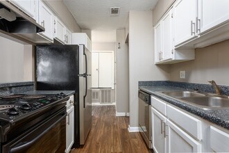 Hunt Club Apartments, LLC in Winston-Salem, NC - Foto de edificio - Interior Photo