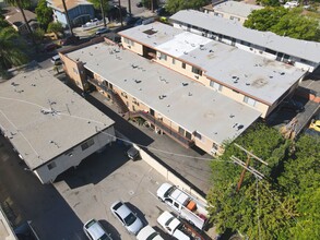 14639 Calvert St in Van Nuys, CA - Building Photo - Building Photo