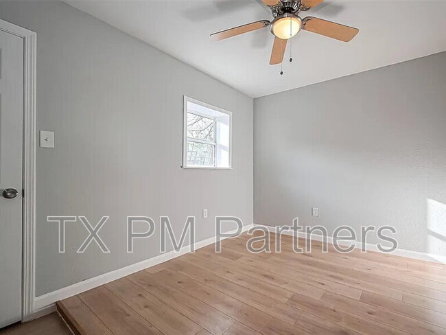 2401 Spence St in Houston, TX - Building Photo - Building Photo