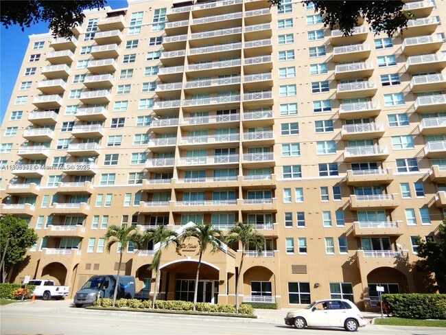 2665 SW 37th Ave in Miami, FL - Building Photo - Building Photo