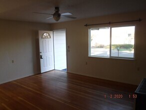 99 N Front St in Talent, OR - Building Photo - Building Photo