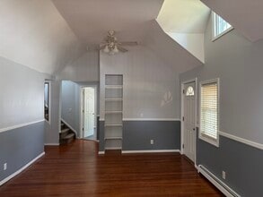 110 N Country Rd, Unit B in Port Jefferson, NY - Building Photo - Building Photo