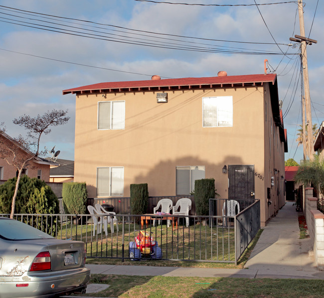 6701 King Ave in Bell, CA - Foto de edificio - Building Photo