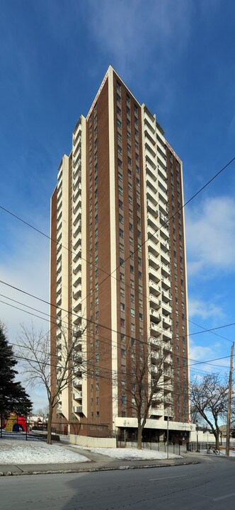 The Village in Hamilton, ON - Building Photo
