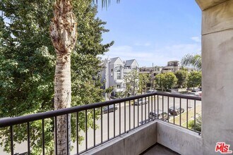 909 Croft Ave in Los Angeles, CA - Building Photo - Building Photo