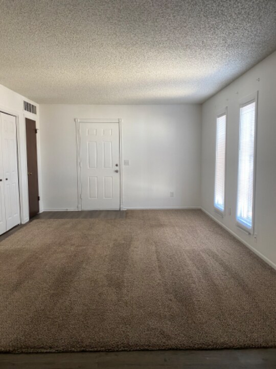 208 N Acadia St in Wichita, KS - Building Photo