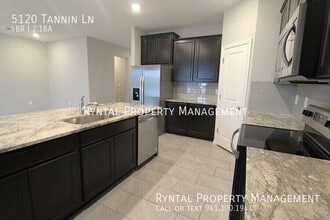 5120 Tannin Ln in Bradenton, FL - Building Photo - Building Photo