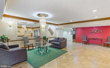 5250 Valley Forge Dr in Alexandria, VA - Building Photo - Building Photo