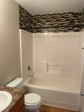 386 NE Olivewood in Waukee, IA - Building Photo - Building Photo