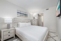 322 W 25th St, Unit 328 in Miami Beach, FL - Foto de edificio - Building Photo