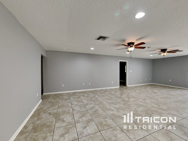 4552 Tampa Downs Blvd in Lutz, FL - Building Photo - Building Photo