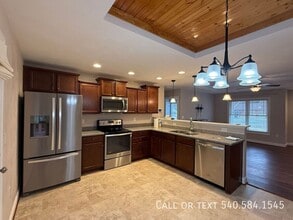 839 Summerdean Ave NE in Hollins, VA - Building Photo - Building Photo