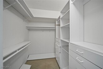 27002 Oakwood Lake Dr in Bonita Springs, FL - Building Photo - Building Photo