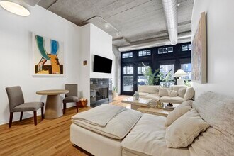 1151 W 15th St in Chicago, IL - Building Photo - Building Photo