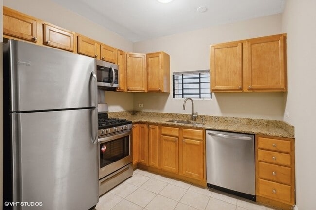 6144 N Washtenaw Ave, Unit 1