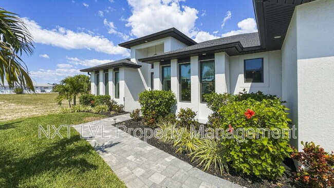 121 NW 38th Ave in Cape Coral, FL - Building Photo - Building Photo