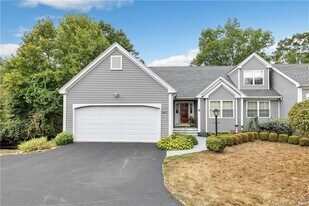 482 Mica Ct in Shelton, CT - Building Photo