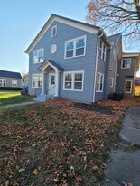 100 W Washington St, Unit C in Harrisonville, MO - Building Photo