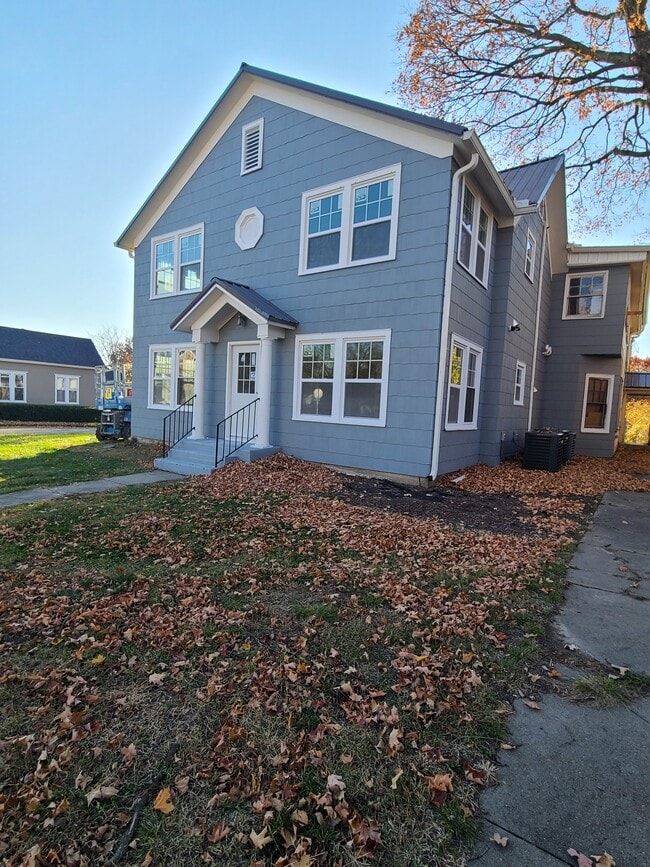 100 W Washington St, Unit C