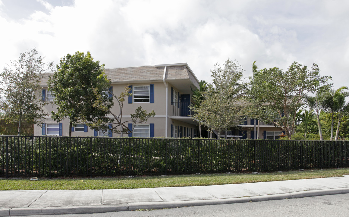 Delray Gulf Stream Apartments in Delray Beach, FL - Building Photo