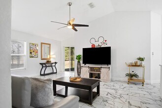 242 Blue Jay Way in Davenport, FL - Building Photo - Building Photo