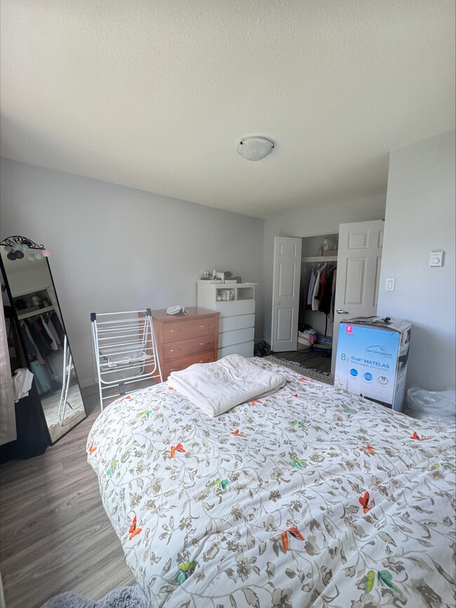 property at 371 4 Ave SE