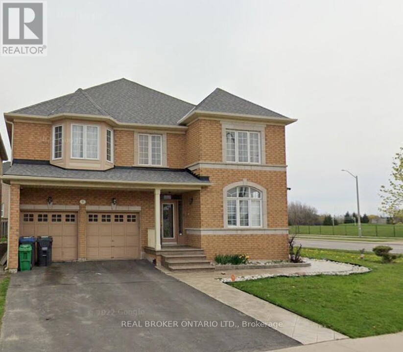 1 Freshspring Dr in Brampton, ON - Building Photo