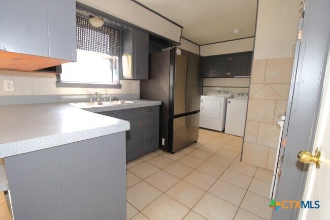 2706 Live Oak Dr in Copperas Cove, TX - Foto de edificio - Building Photo