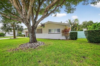 113 Park Ln E in Hypoluxo, FL - Foto de edificio - Building Photo